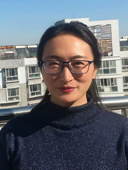 女人戴着眼镜描述已自动生成